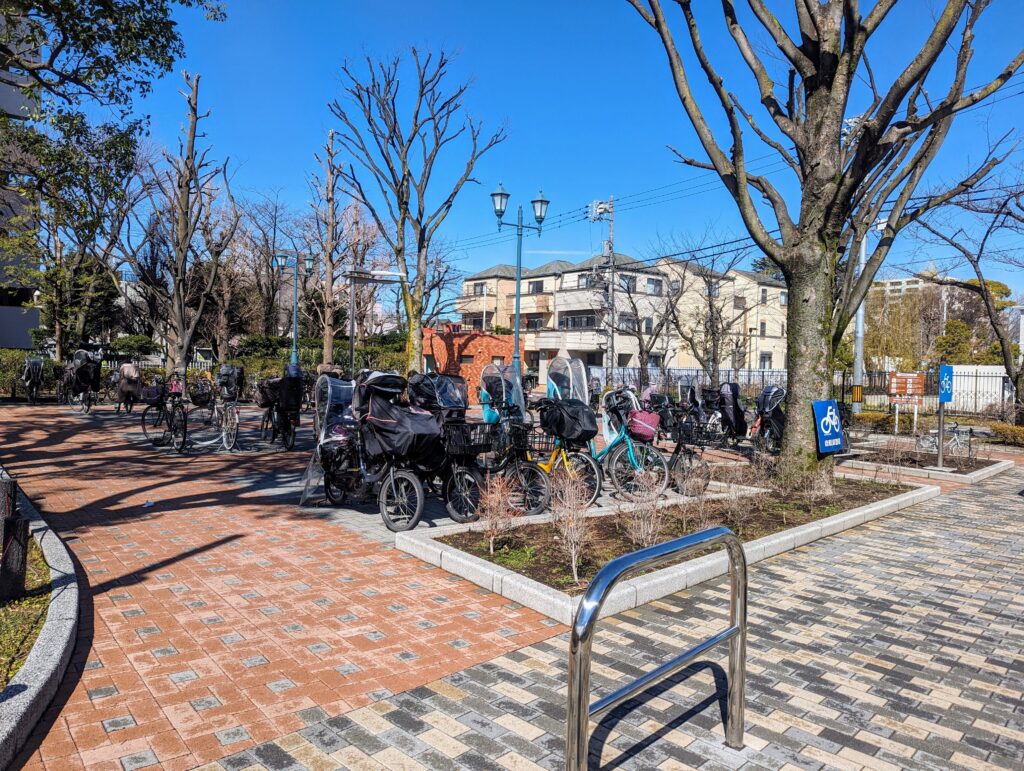 「あらかわ遊園」駐輪場