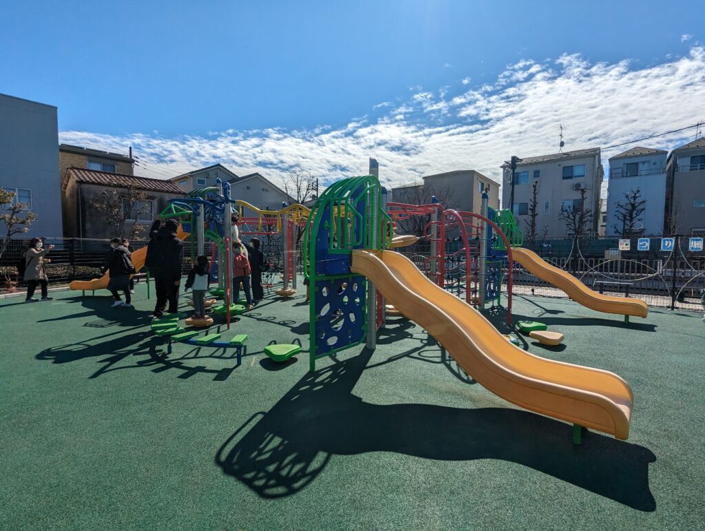 3歳児と「あらかわ遊園」で遊んできたレポ【入園〜アトラクション・遊具編】