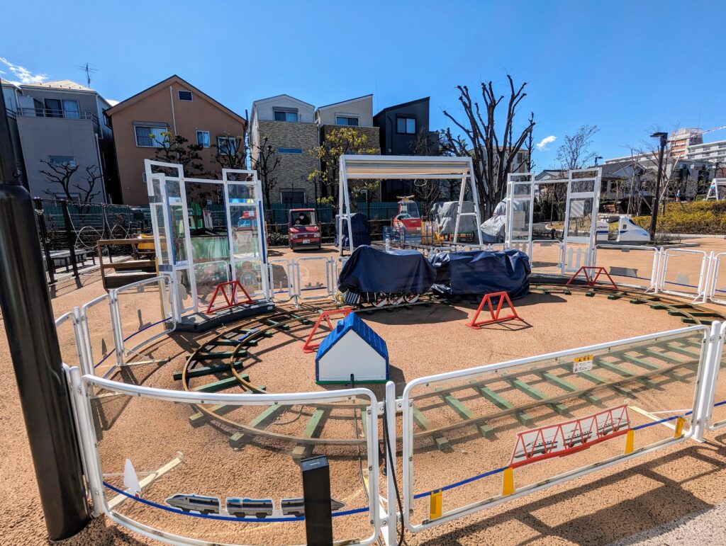 3歳児と「あらかわ遊園」で遊んできたレポ【入園〜アトラクション・遊具編】