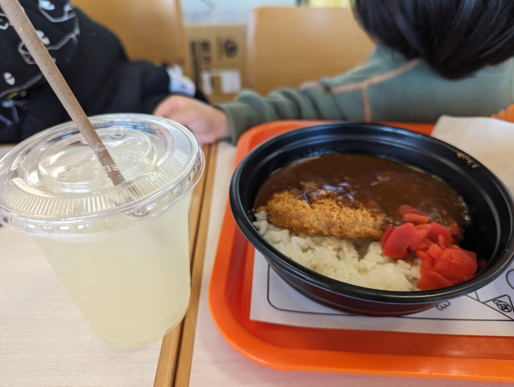 3歳児と「あらかわ遊園」で遊んできたレポ③【飲食編】