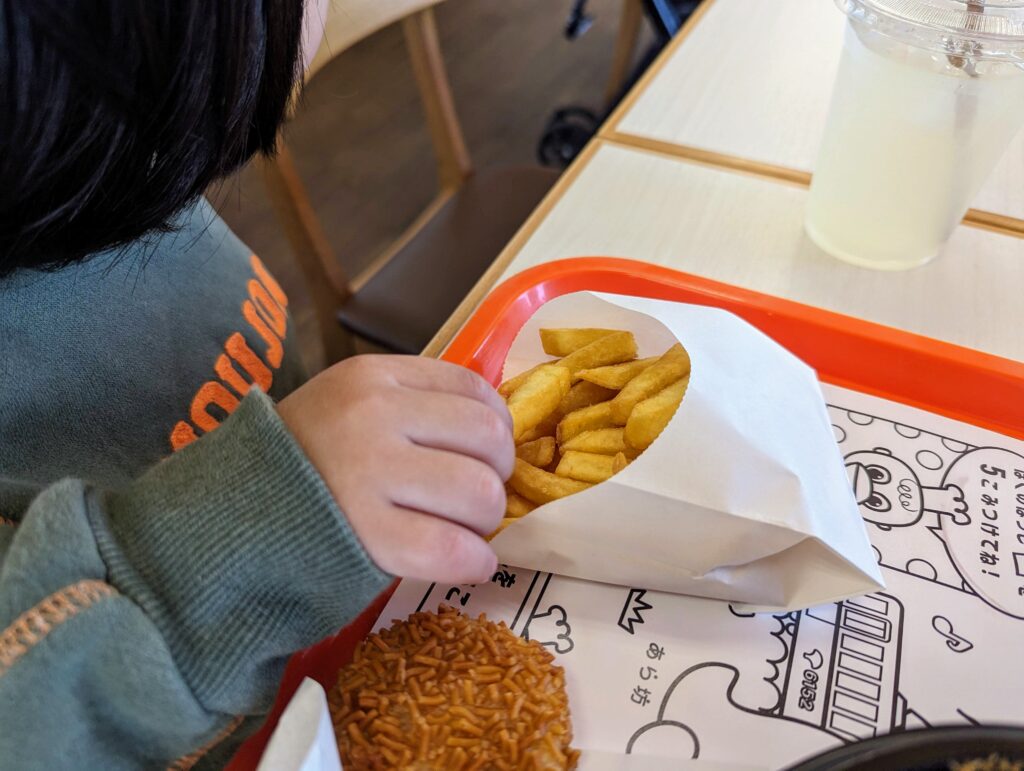 3歳児と「あらかわ遊園」で遊んできたレポ③【飲食編】