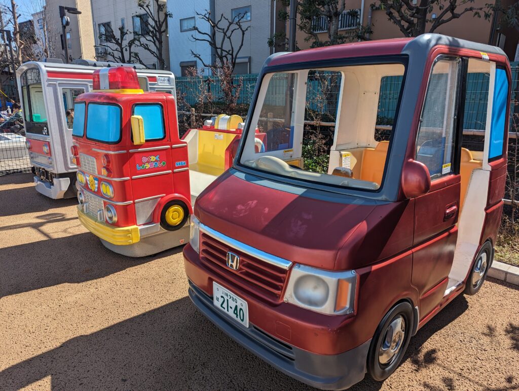 3歳児と「あらかわ遊園」で遊んできたレポ【入園〜アトラクション・遊具編】